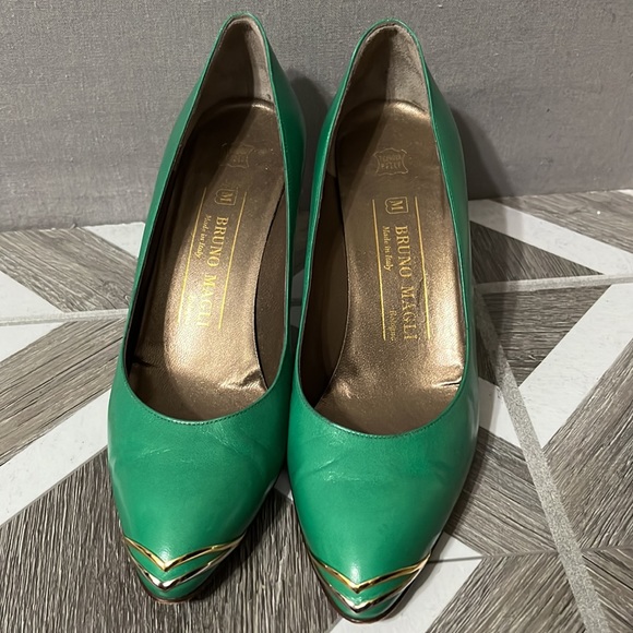 ⭐️Bruno Magli Green Leather With Gold Accent Heels Sz-6 B - Picture 10 of 10